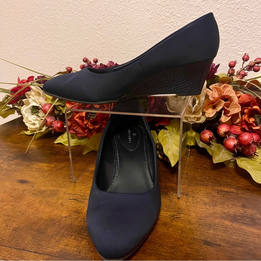 Chic Navy Bandolino Wedges for Women